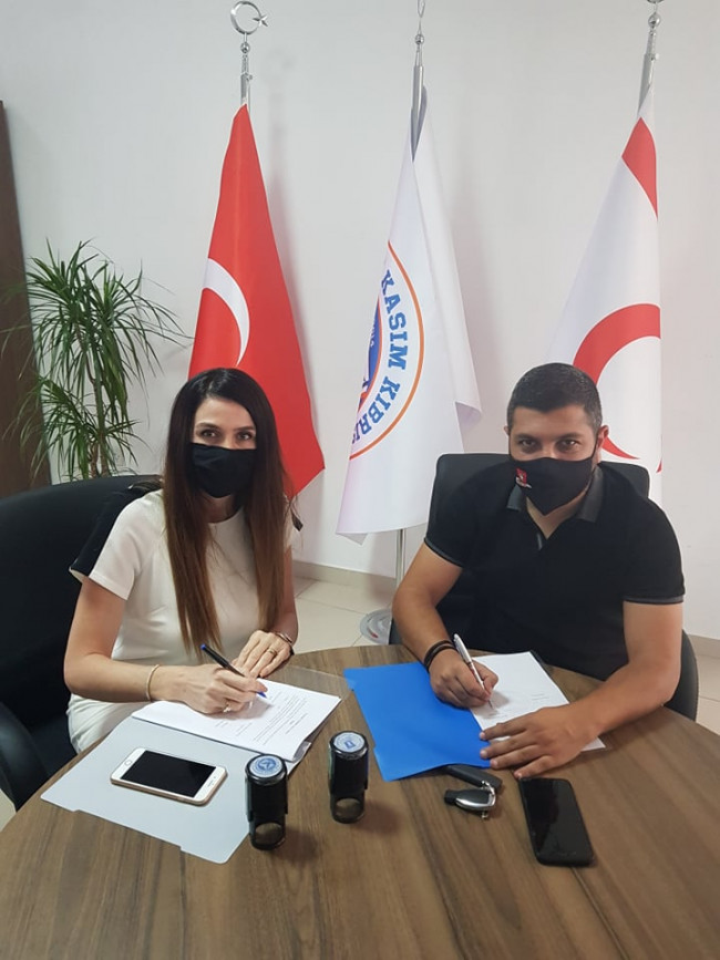 Onbeş Kasım Kıbrıs University (OKKU) and Cyrpus Turkish Press Laborers’ Union (BASIN-SEN) have signed an education protocol
