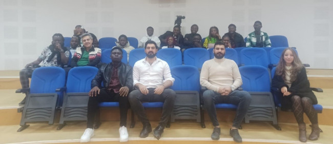 Le club de cinéma universitaire Onbeş Kasım Kıbrıs a organisé le premier des événements hebdomadaires de projection de films avec la participation d’étudiants et de conférenciers.