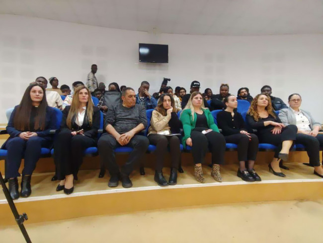 Onbeş Kasım Kıbrıs Üniversitesinde Lefkoşa Sivil Savunma ekipleri tarafından deprem eğitimi verildi.
